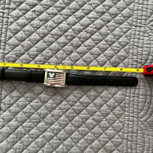 Disney Vintage Mickey Mouse USA Flag Watch - Working! New Battery 12/11/24 EUC - Picture 7 of 7